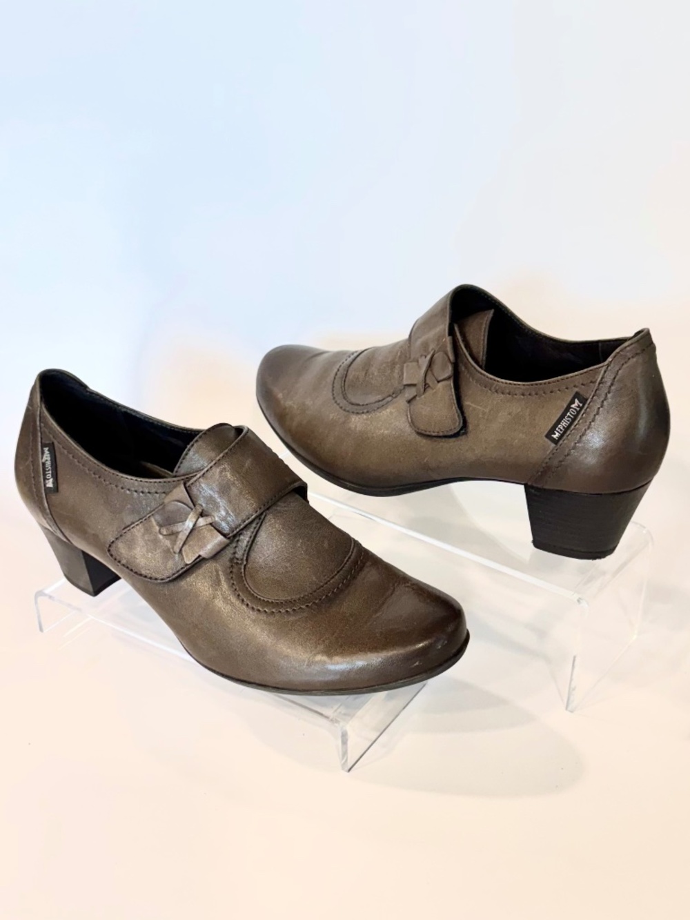 Women's Size 7M Mephisto Gray Leather Mounia Court Shoes
